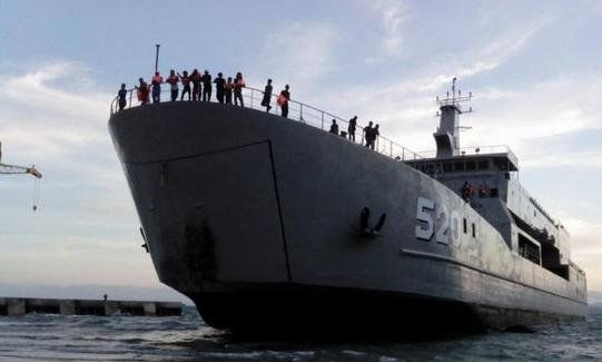 印尼新坦克登陸艦下水 其海軍被指仍欠缺基本能力