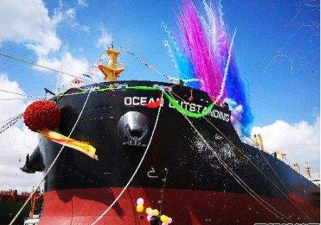 揚州中遠(yuǎn)海運重工承建民生金融租賃12艘散貨船完美收官