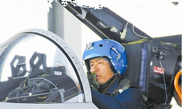 海軍特級飛行員代長虹––“鷹擊海天”貫長虹