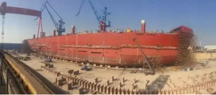 上海船廠首制108000噸冰級(jí)散貨船全船貫通