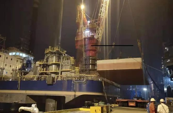招商工業(yè)CMHI-181-2項目完成300噸吊機負(fù)荷試驗